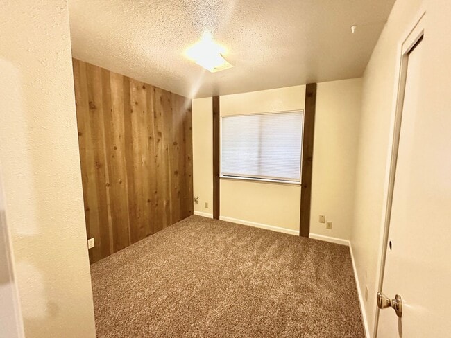 Building Photo - 1473 Manzanita Ave