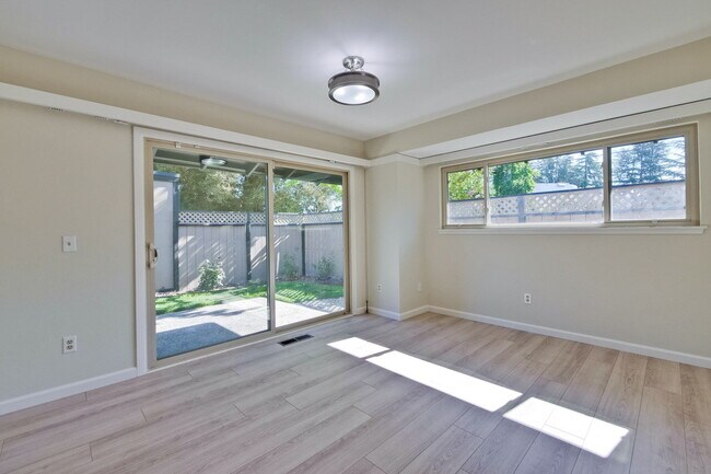 Building Photo - Single Story Townhome in Cherry Chase Neighborhood of Sunnyvale!
