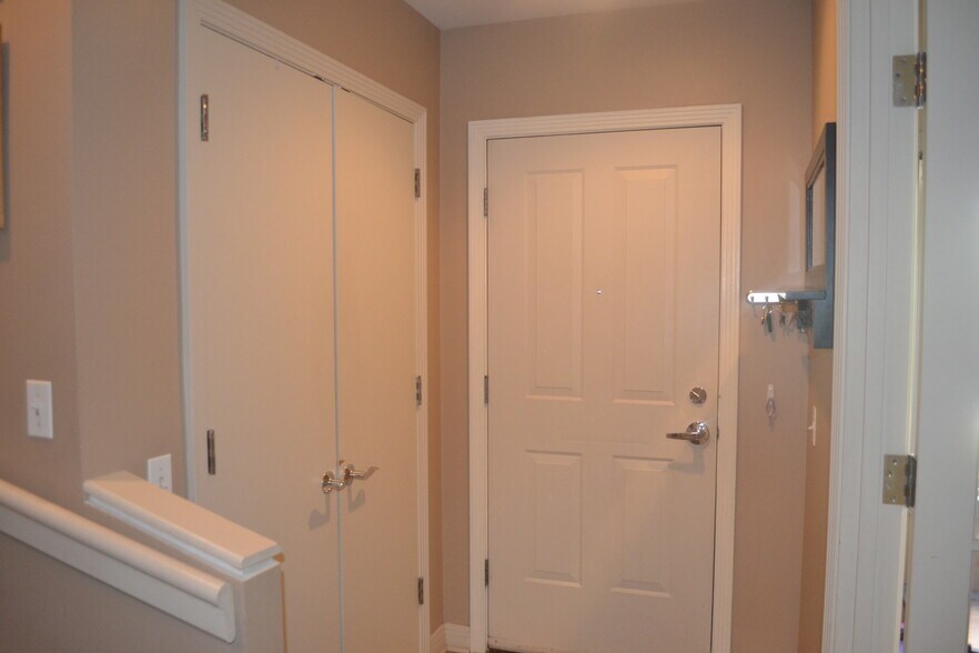 Building Photo - 1117 W Monroe St