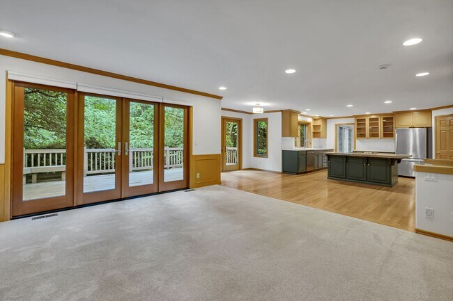 Building Photo - 16323 NE 50th Way