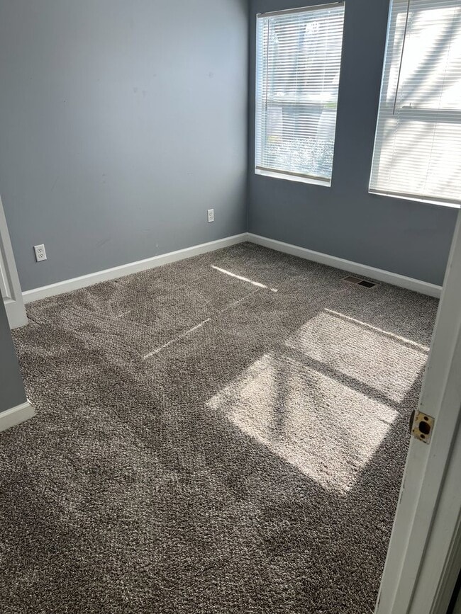 Building Photo - Jacksboro 37757 - 2 bedroom, 1 bath villa ...