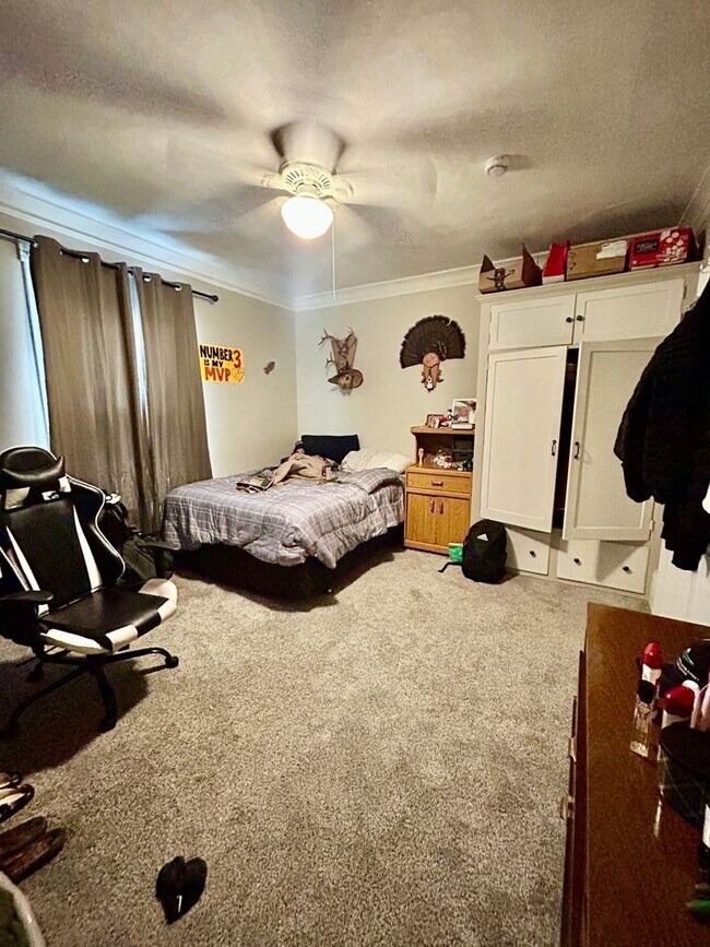 Building Photo - 2115 E 1st St