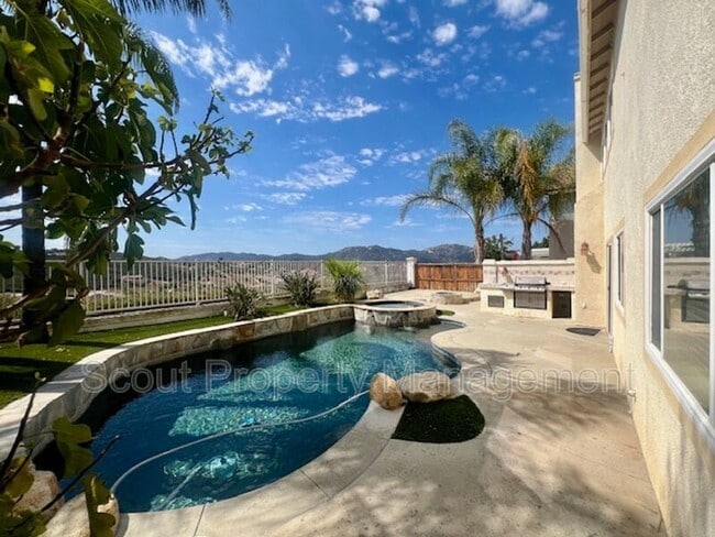 Building Photo - 33309 Morning View Dr