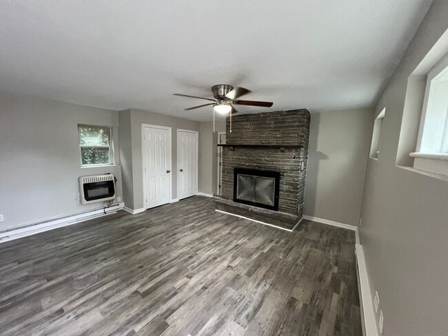 Building Photo - 412 N 8th St