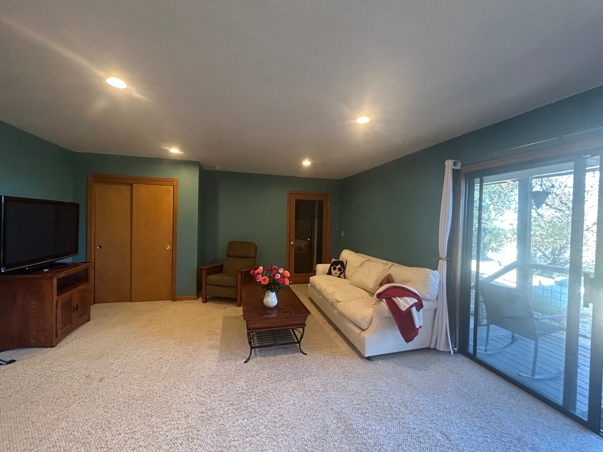 Living room space - 3 Ridgecrest Ct