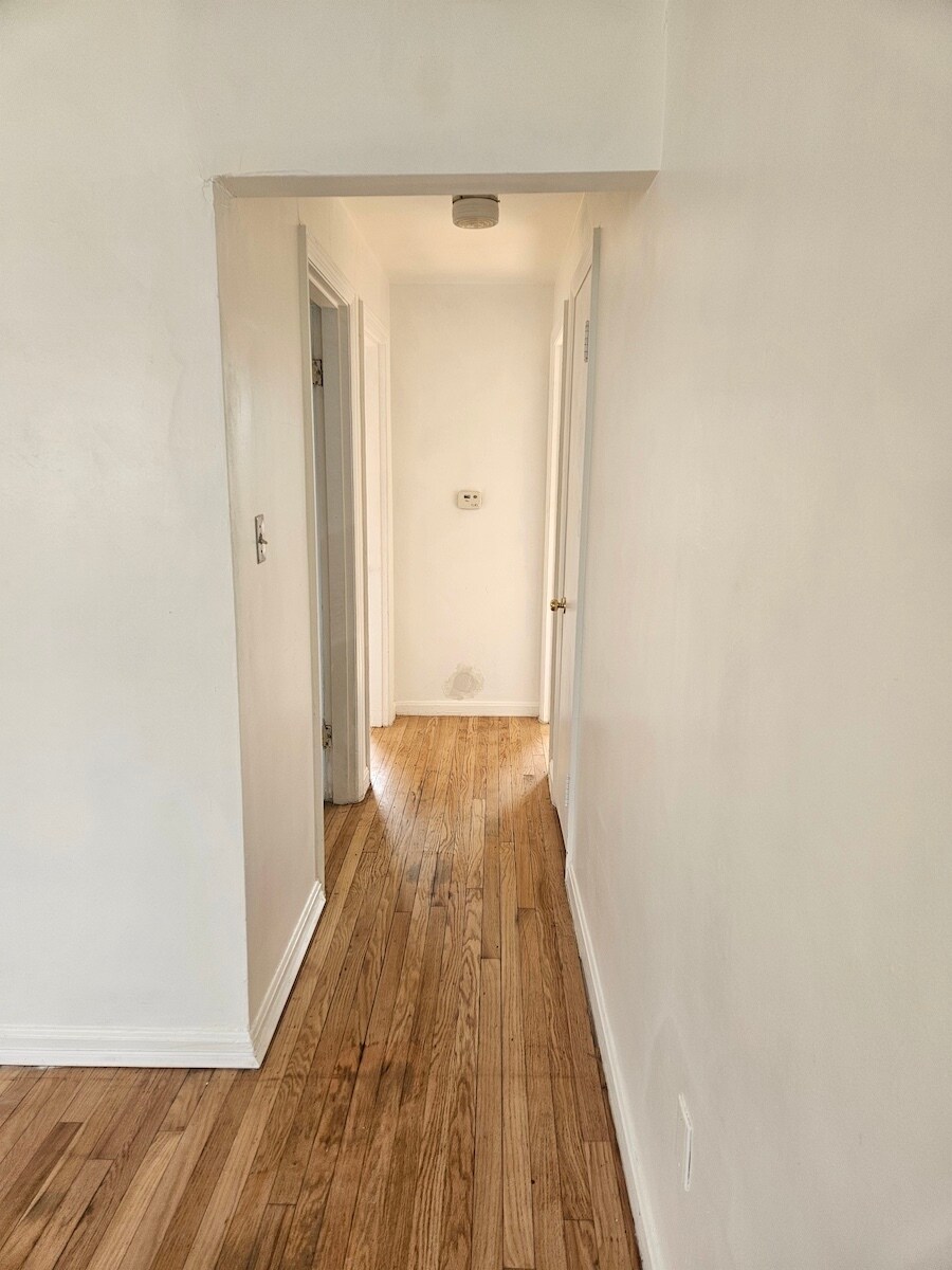 Building Photo - 115 Sanders Dr