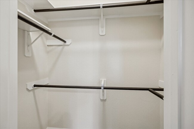 Building Photo - 10604 Centre Glade Dr