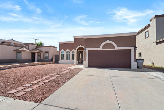Building Photo - 2037 Shreya St