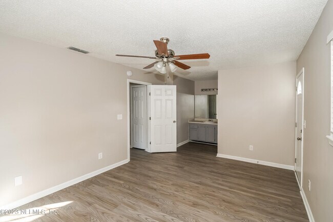 Building Photo - 5118 Somerton Ct