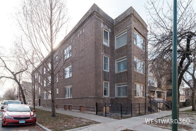 Building Photo - 4656 N Albany Ave