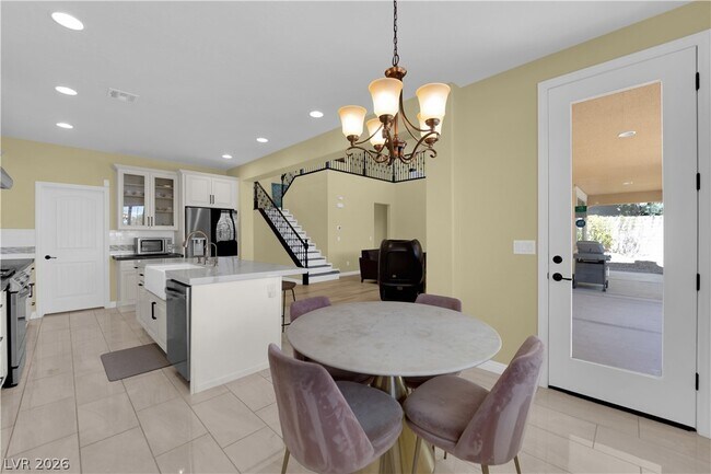 Building Photo - 608 Highland Bluff Way