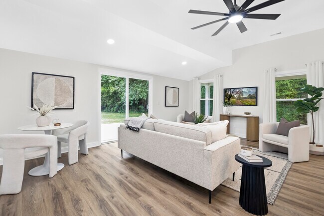 Building Photo - 316 W 14th St