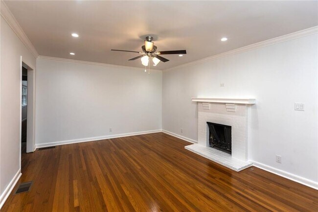 Building Photo - 1311 Roxboro Dr NE