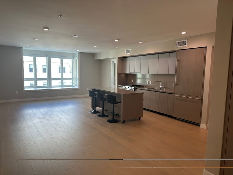 Building Photo - 39 S Los Robles Ave