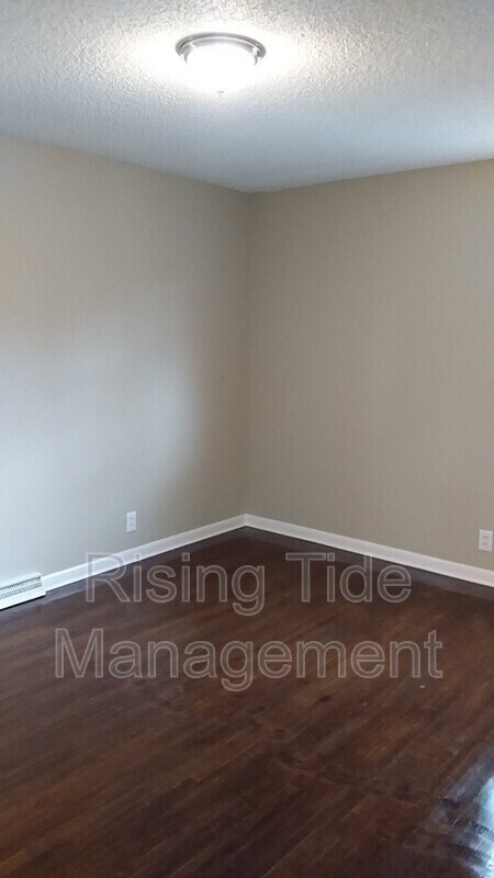 Building Photo - 5500 Crestview Dr