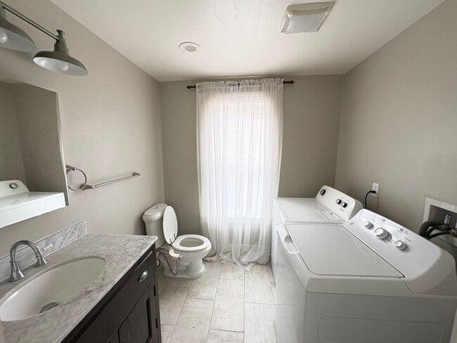 Building Photo - 312 Carolina St