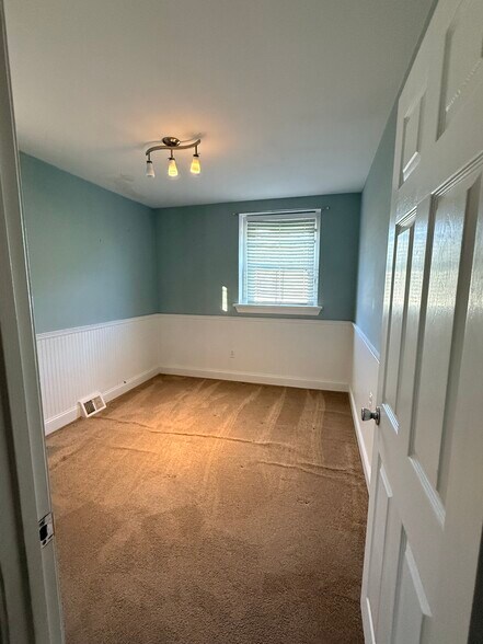 Building Photo - 3808 Ronnald Dr