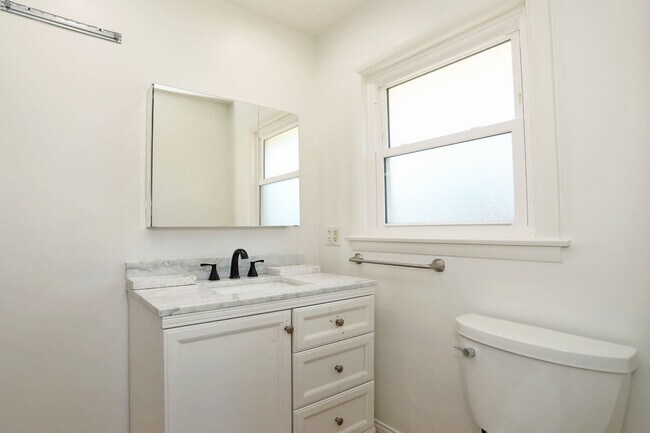 Building Photo - 409 Lexington Dr