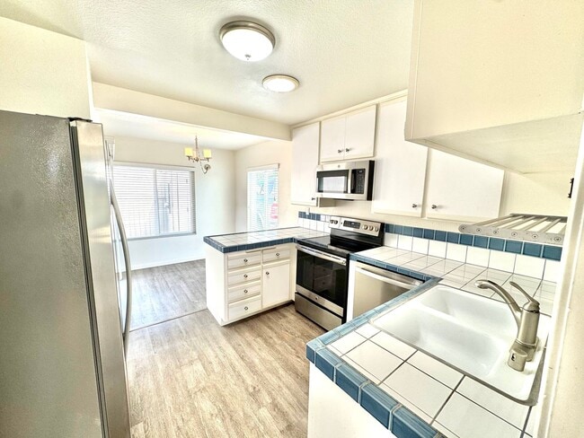 Building Photo - Mid-Century Townhome in Fashion/Mission Valley WEST! 3bd/2ba, garage, laundry, VIEW!
