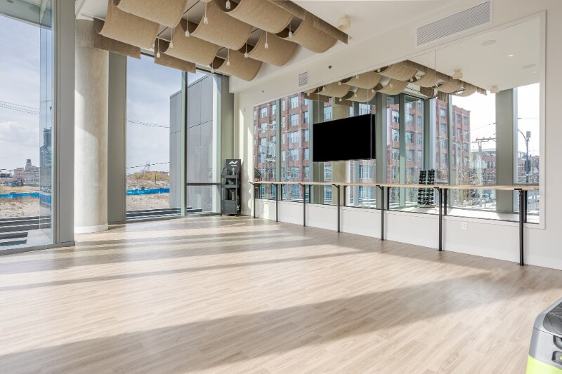 Building Photo - 123 N May St