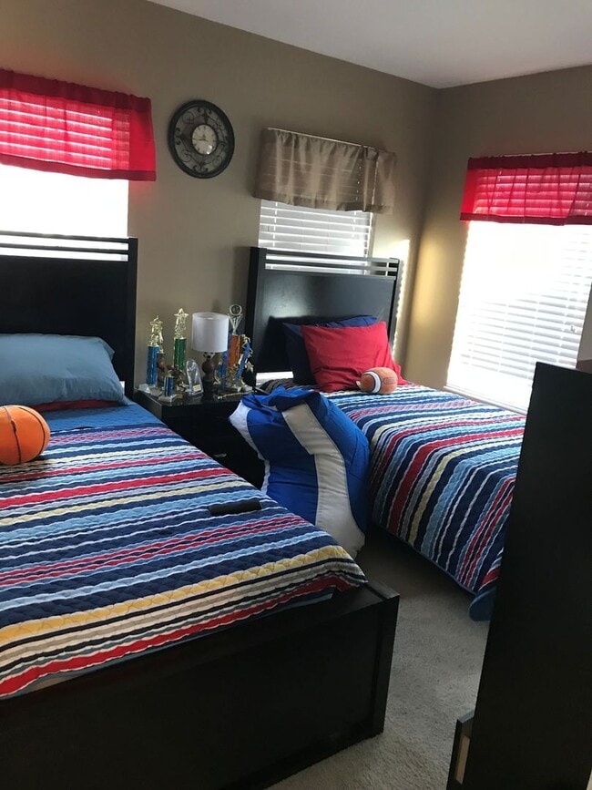 Building Photo - 2 Bedroom 2.5 Bathrooms Luxury Townhome in...