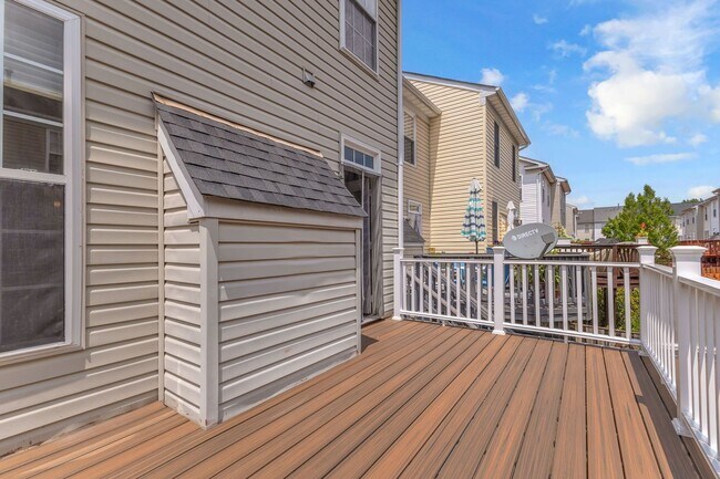 Building Photo - Dream Townhome in Kingstowne – Updated Ele...