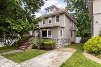 Building Photo - Spacious 3BR Home with Finished Attic, Fenced Yard & Easy NYC Commute – No Broker Fee
