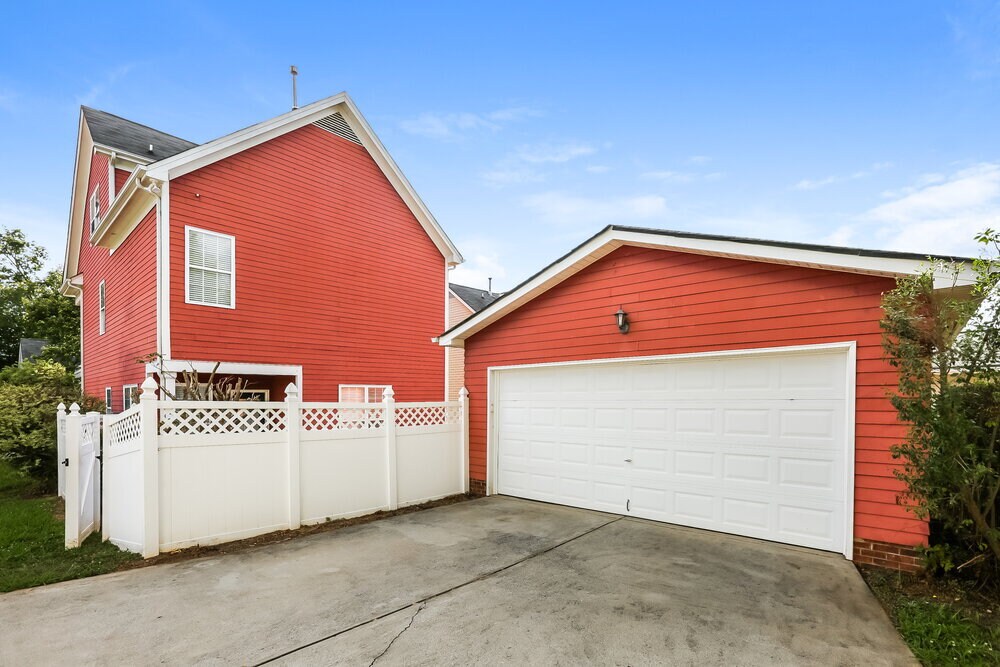Building Photo - 9925 Grier Springs Ln