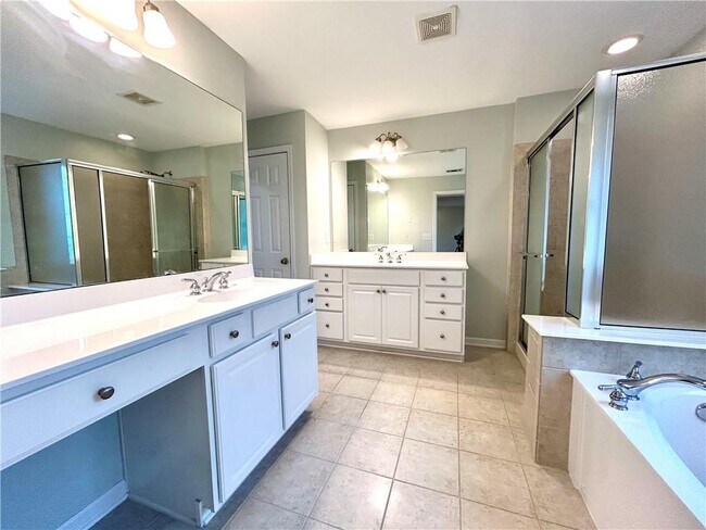 Building Photo - 4692 Wehunt Commons Dr