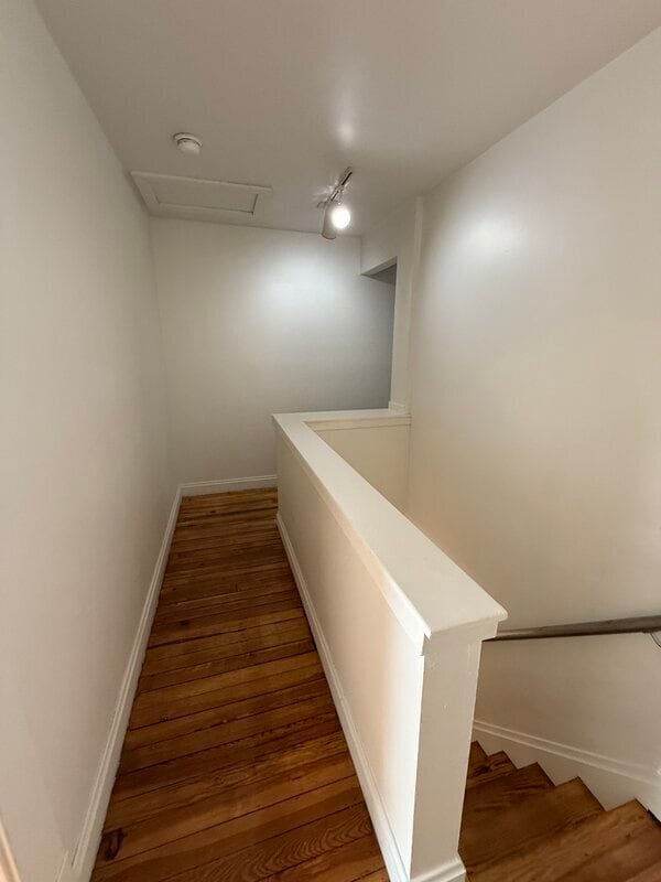 Building Photo - 458 E Sycamore St