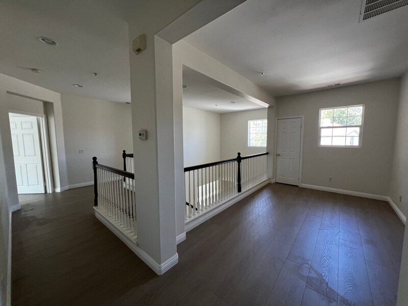 Building Photo - 12124 Scenic View Terrace