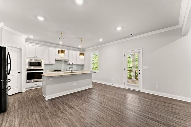 Building Photo - 4656 Silver Oak Dr SW