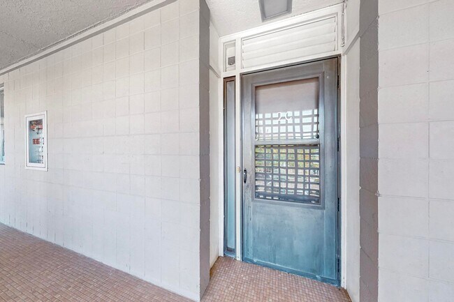 Building Photo - Art Deco Condo 1/BD 1/BA 1/CP space