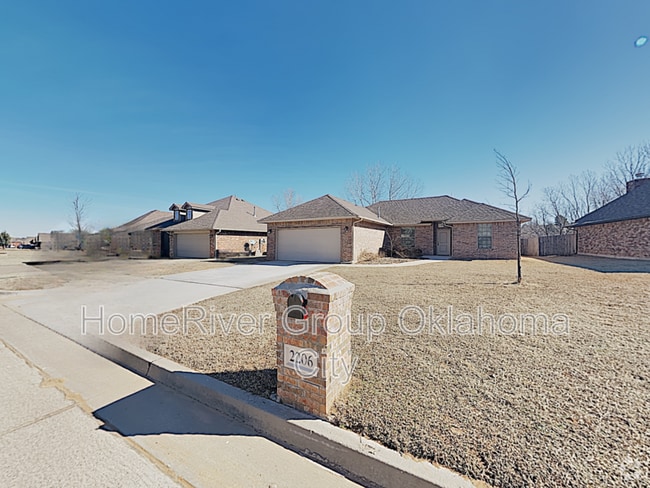 Building Photo - 2206 Brook Dr