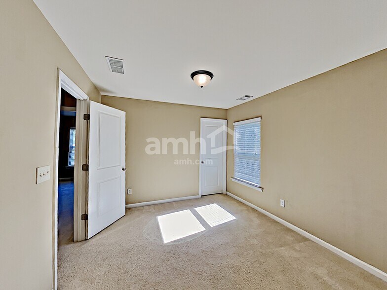 Building Photo - 255 Shaw Dr