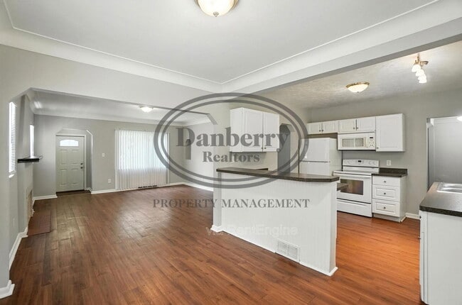 Building Photo - 822 Searles Rd