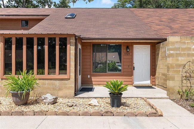 Building Photo - 4724 SW 67th Terrace