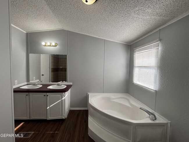 Building Photo - 850 Talbot Ave