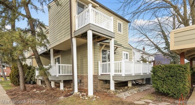 Building Photo - 602 E Lincoln St