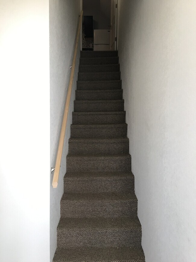 Building Photo - 409 N Olive St