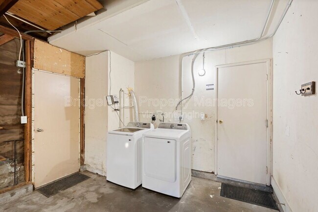 Building Photo - 4181 Galbar St