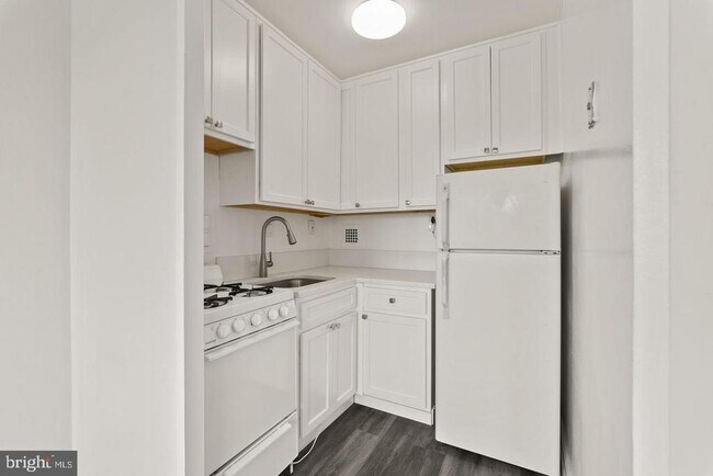 Building Photo - 6631 Wakefield Dr