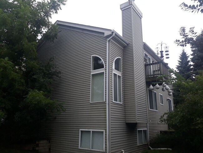 Building Photo - 870 Waterview Dr