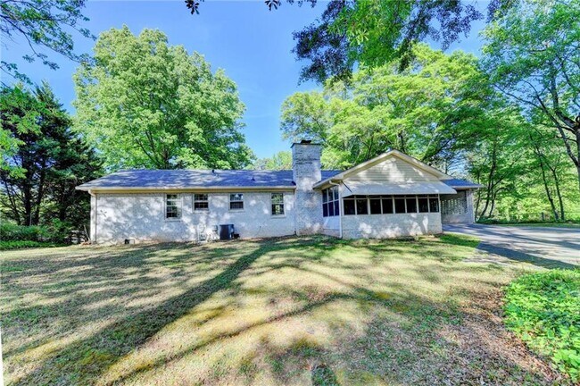 Building Photo - 2628 Whitehurst Dr