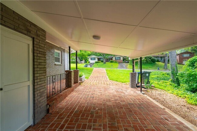 Building Photo - 3860 Carlton Dr