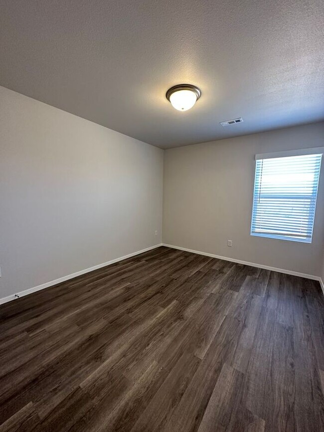 Building Photo - Three Bedroom | Two and a Half Bathroom Ho...