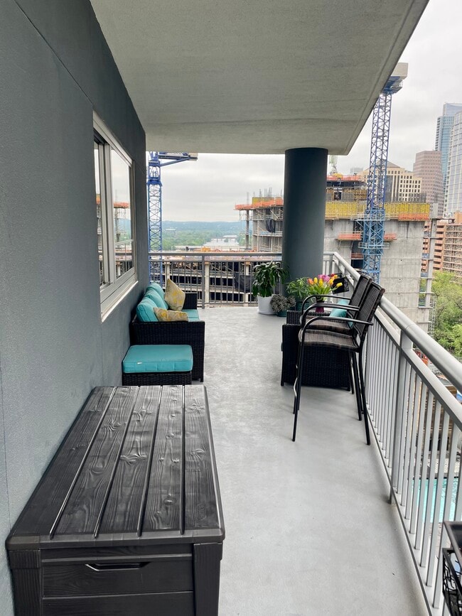 Balcony - 603 Davis St