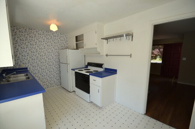 Building Photo - 13702 Densmore Ave N