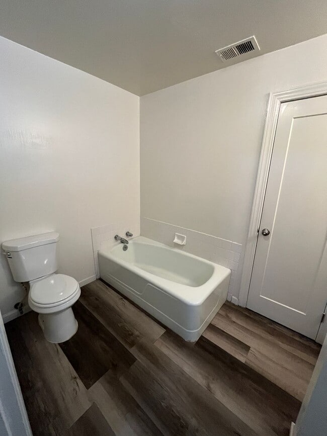 Building Photo - 3581