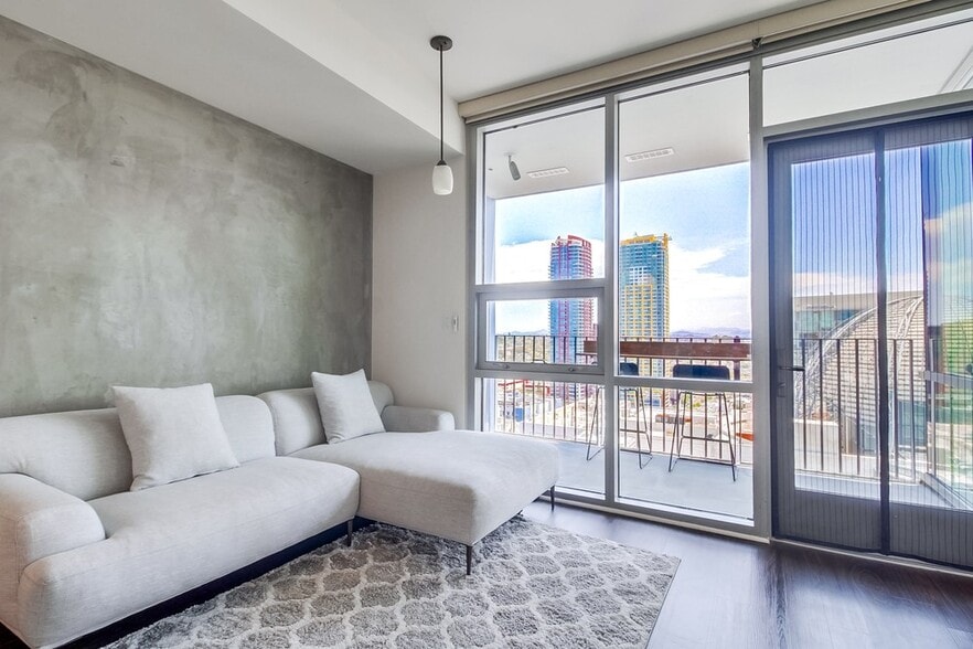 Building Photo - 321 10th Ave